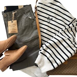 NWT Democracy High Rise “Ab”technology Booty Lift Cargo Pants